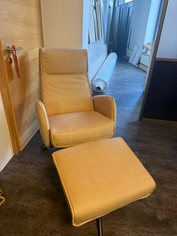 Sedda Primo mit Amrmteil und Hocker