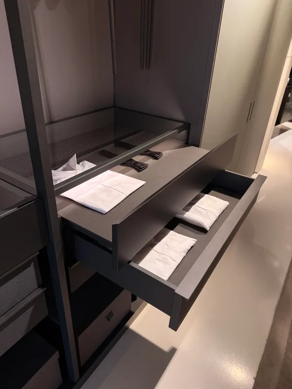SENZAFINE, Schrank