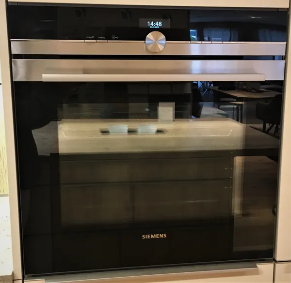 SIEMENS Backofen "HB673GBS1"