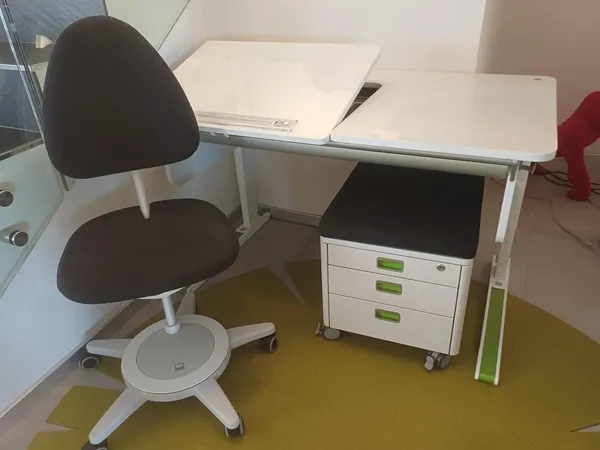 Moll Kinderschreibtisch, Sessel, Rollcontainer