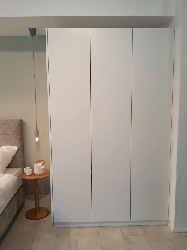 Kleiderschrank weiß inkl. Innenausstattung