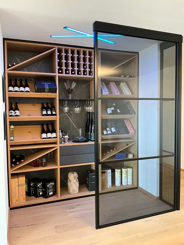 maßgefertigter Weinlagerschrank
