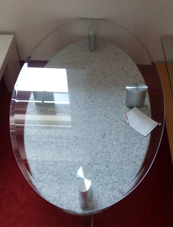 Couchtisch oval