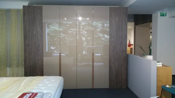 Begehbarer Kleiderschrank - Falttürenschrank