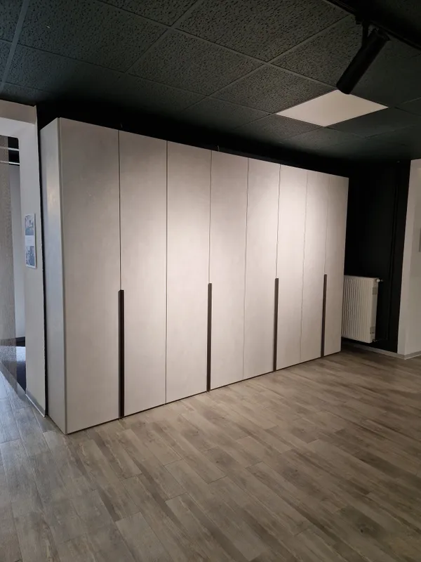 Schrank 6-türig