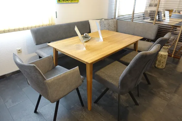 Tisch Roberto
