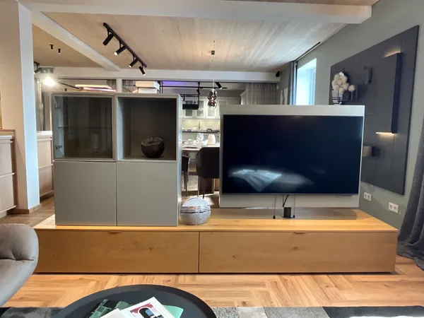 Wohnwand Lampo mit drehbarem TV