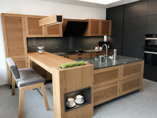 Moderne Landhausküche in Eichenholz